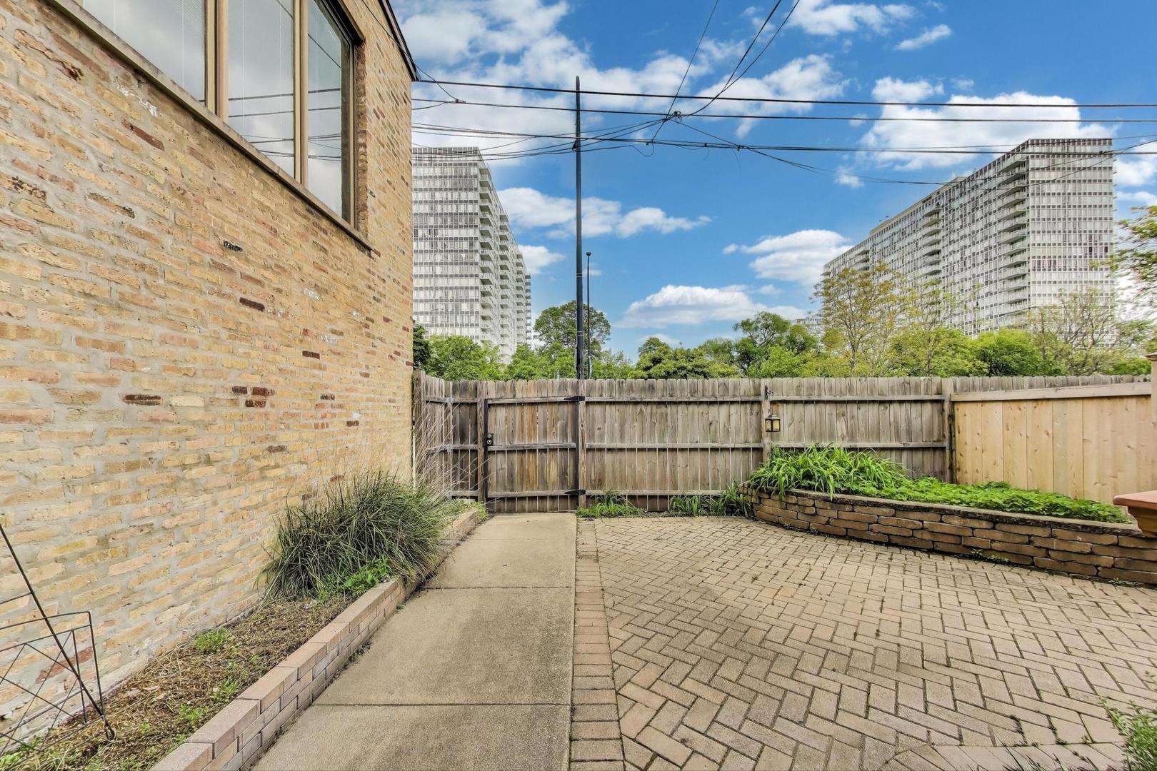 3215 S Calumet Avenue