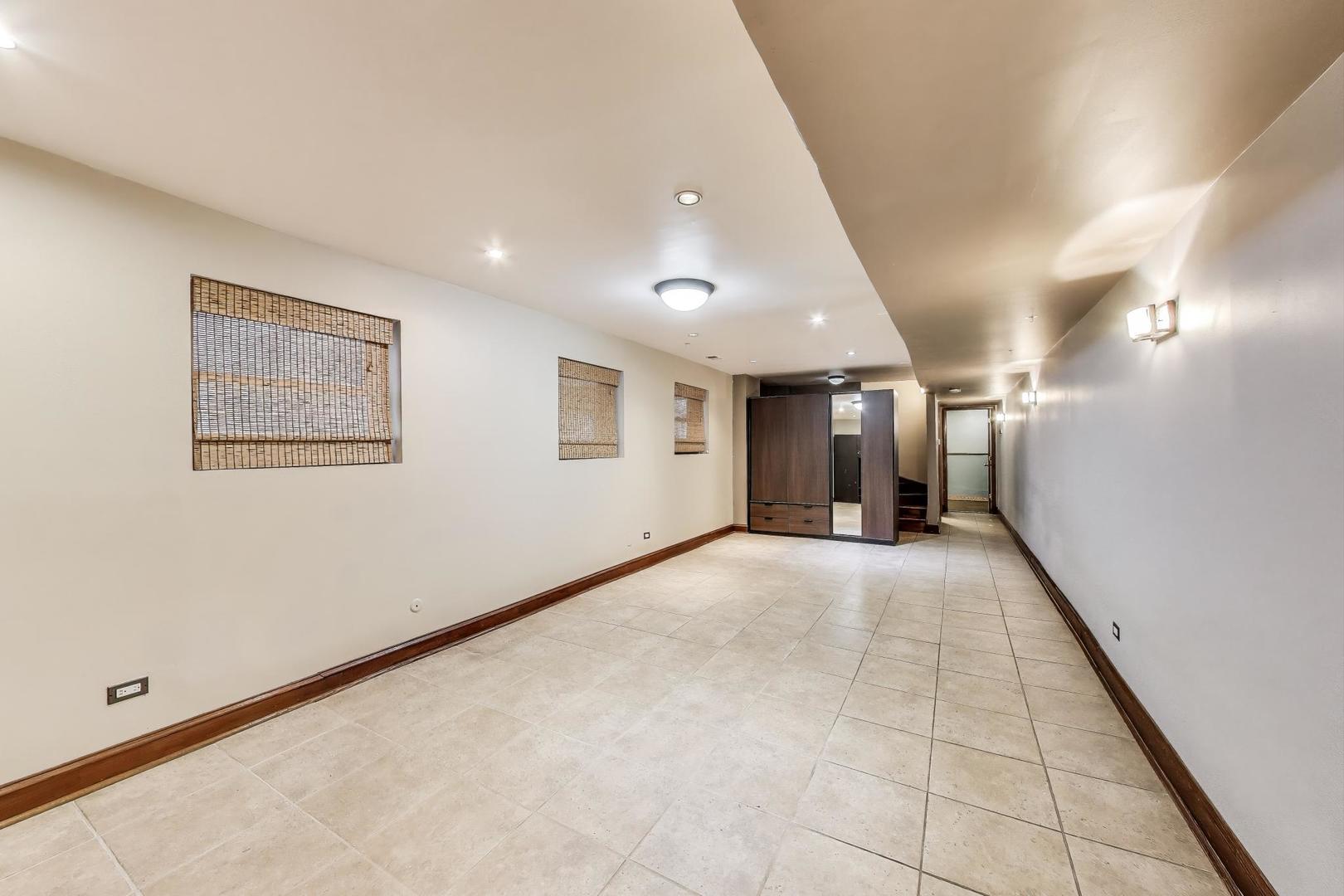 3215 S Calumet Avenue