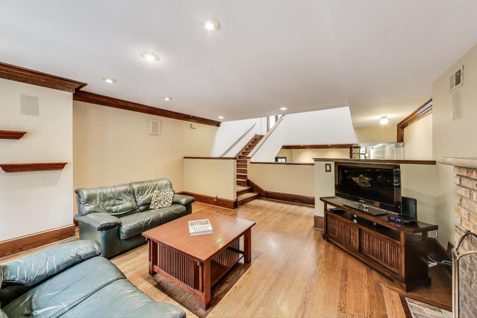 3215 S Calumet Avenue