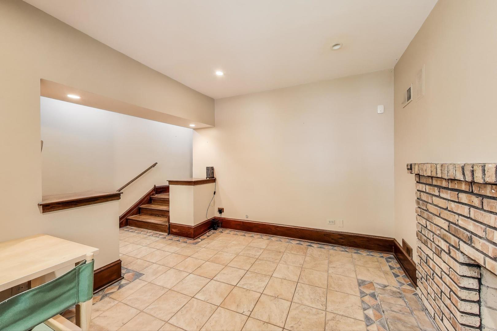 3215 S Calumet Avenue