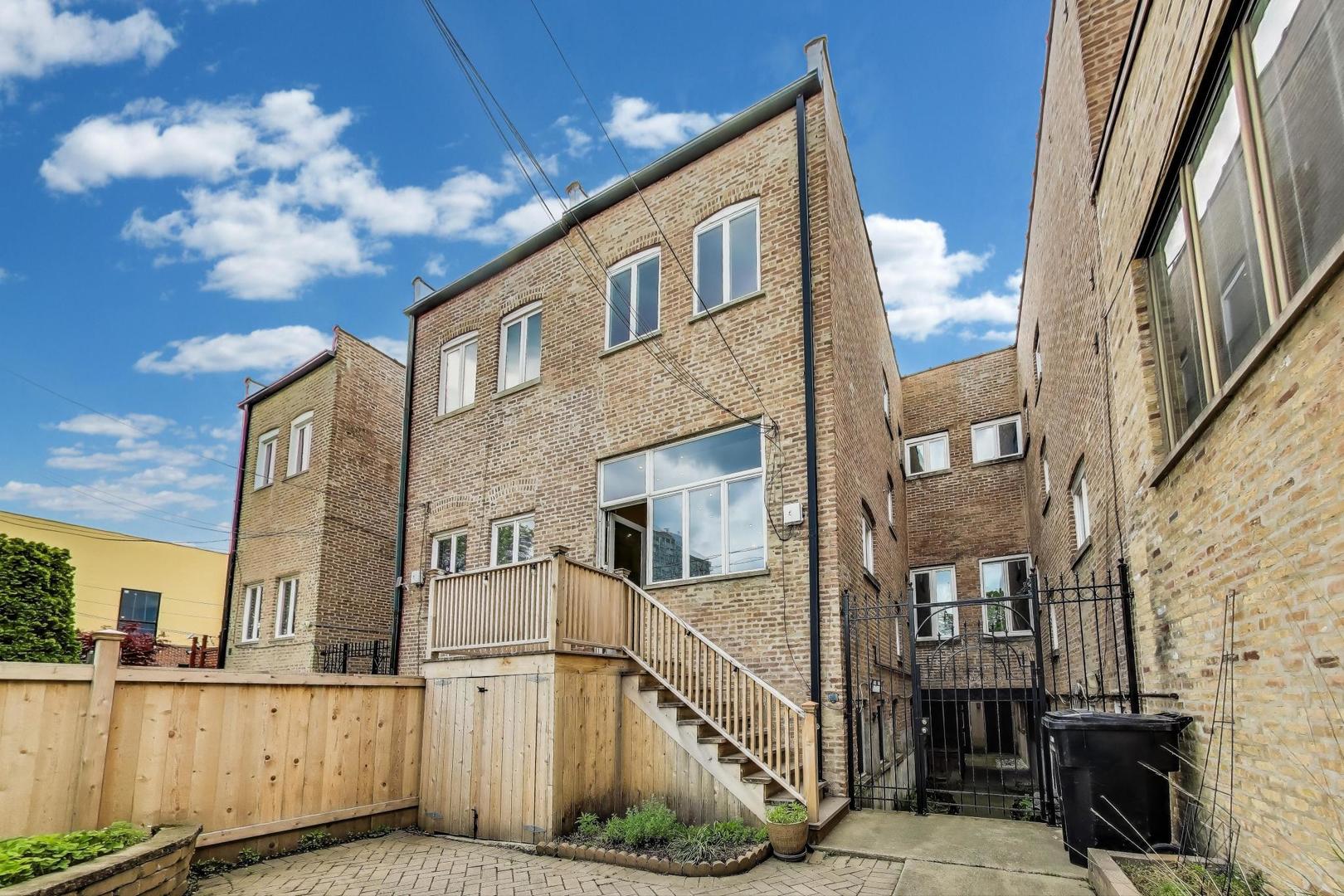 3215 S Calumet Avenue