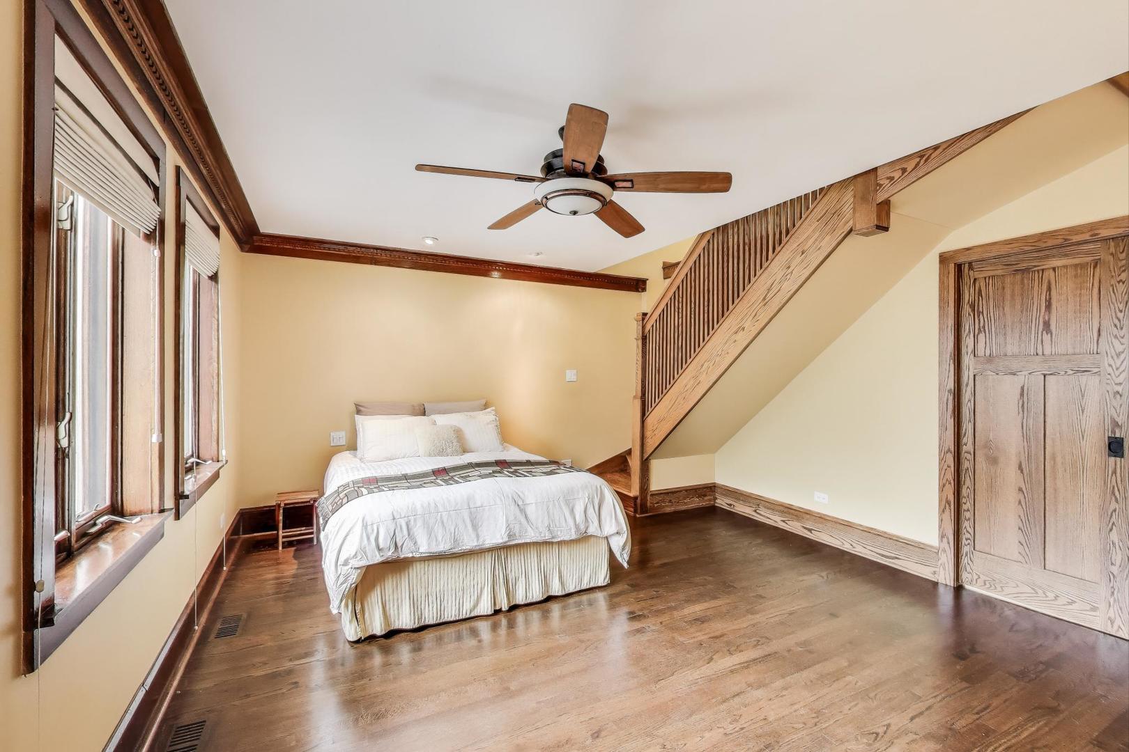 3215 S Calumet Avenue