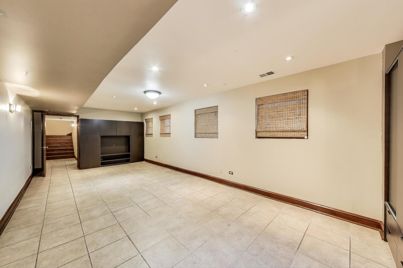 3215 S Calumet Avenue