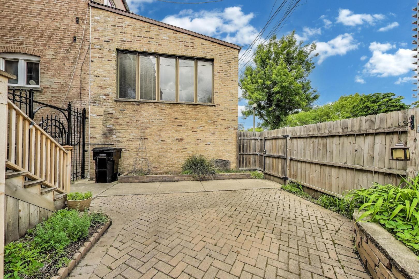 3215 S Calumet Avenue