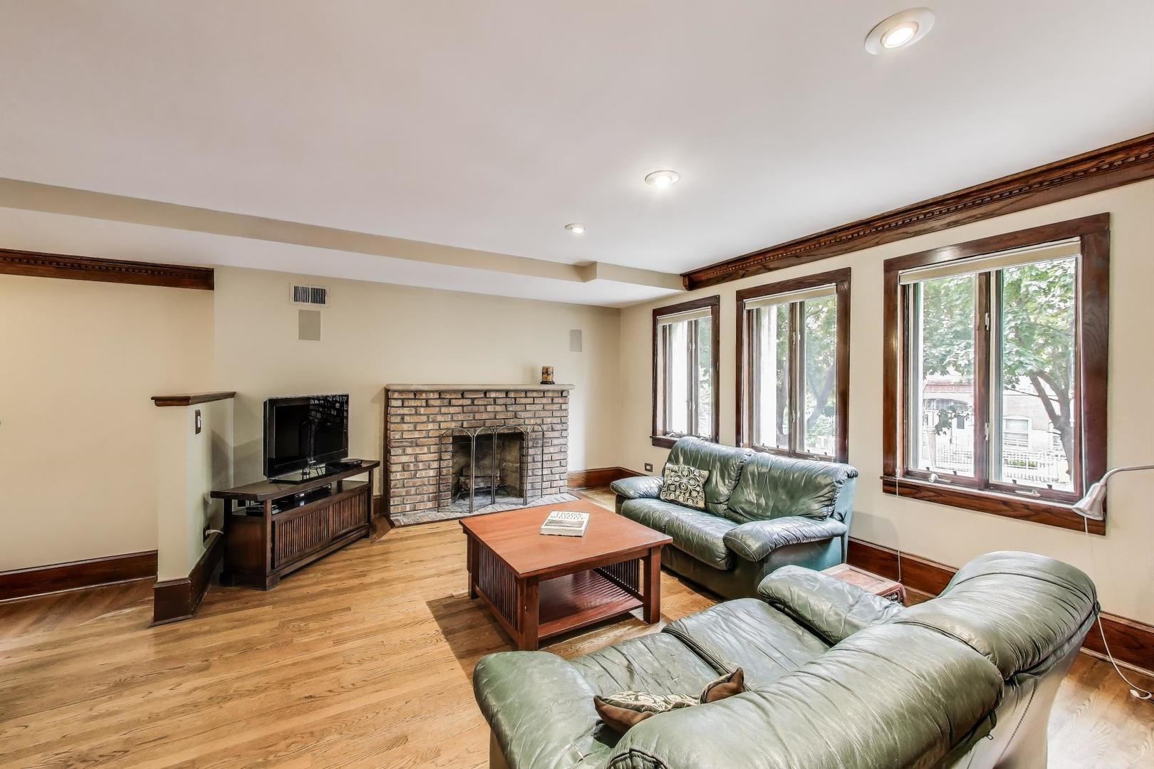 3215 S Calumet Avenue