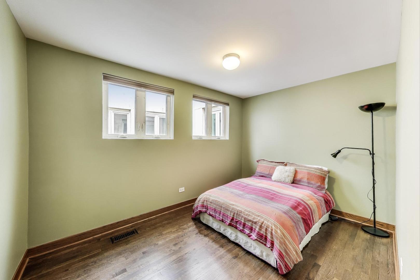 3215 S Calumet Avenue