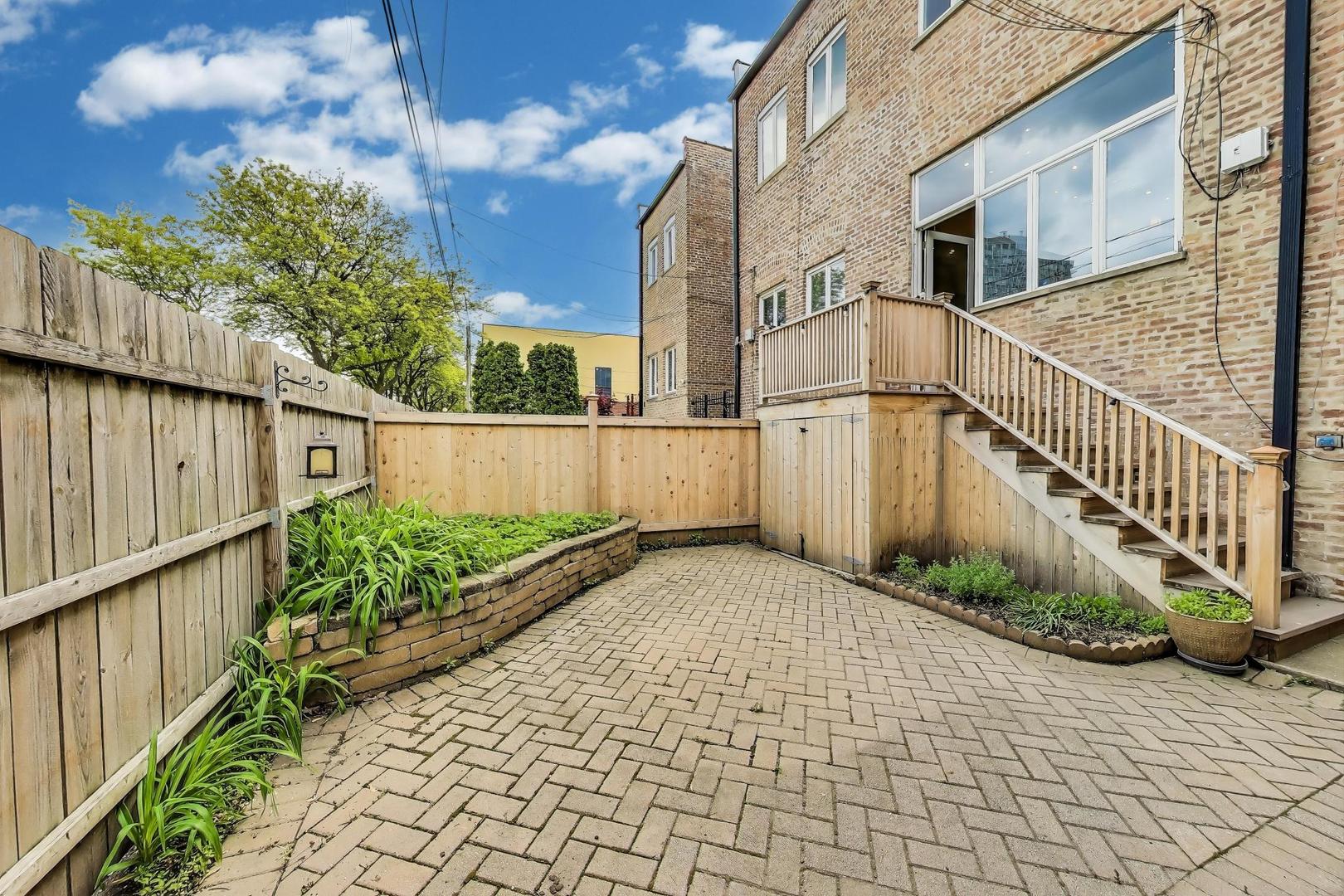 3215 S Calumet Avenue