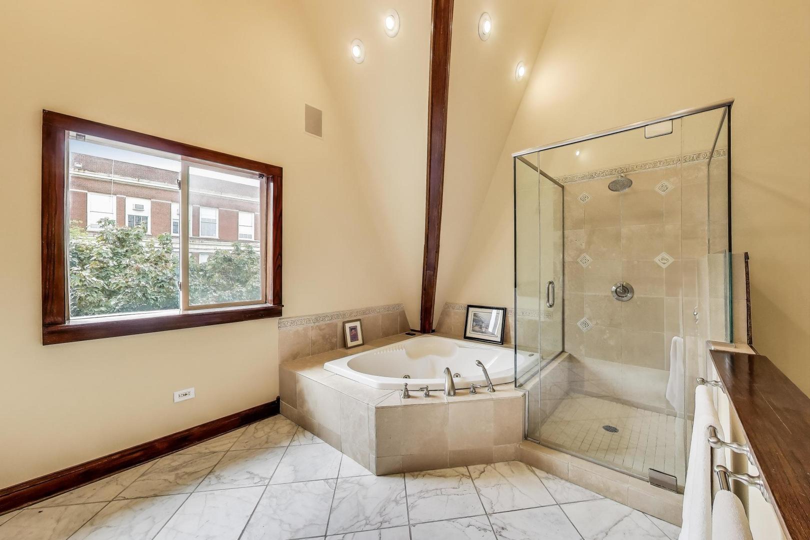 3215 S Calumet Avenue