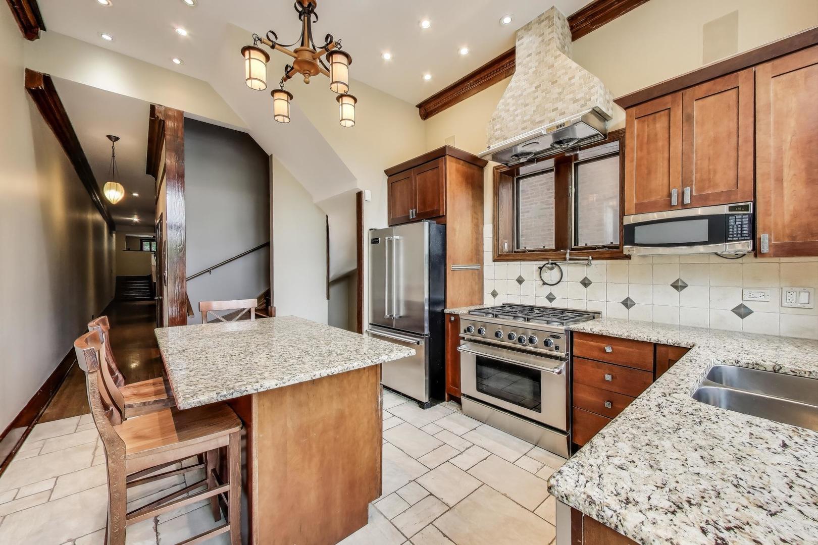 3215 S Calumet Avenue