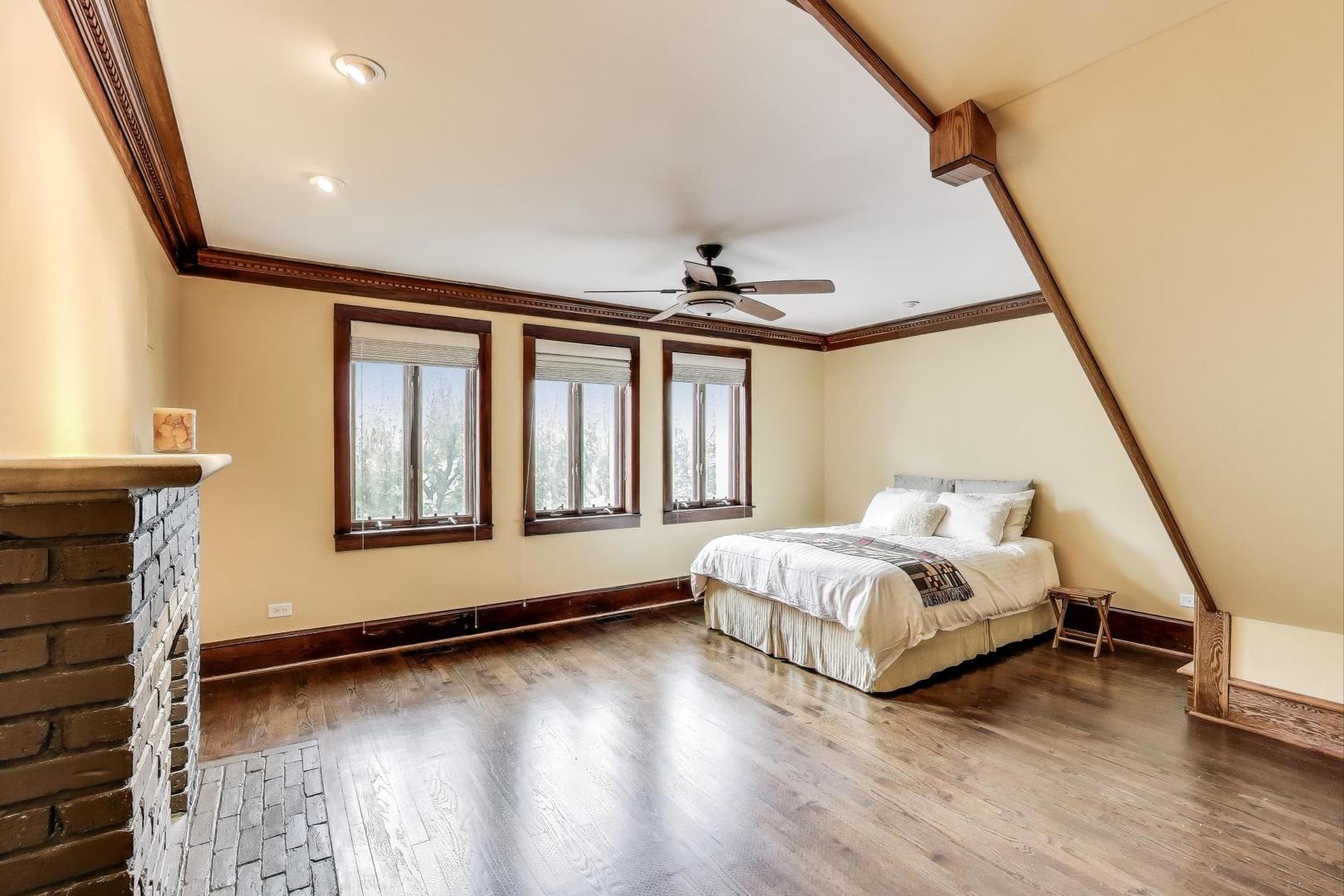 3215 S Calumet Avenue