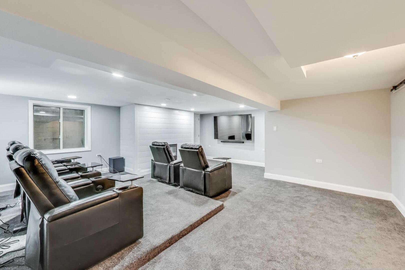 9340 S Vanderpoel Avenue