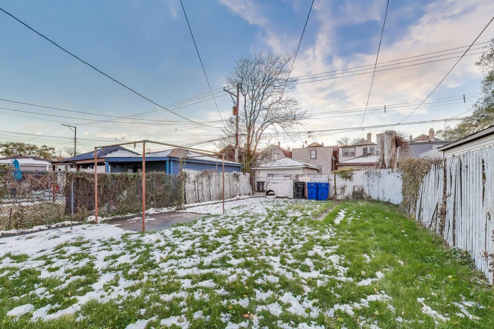 948 N Trumbull Avenue