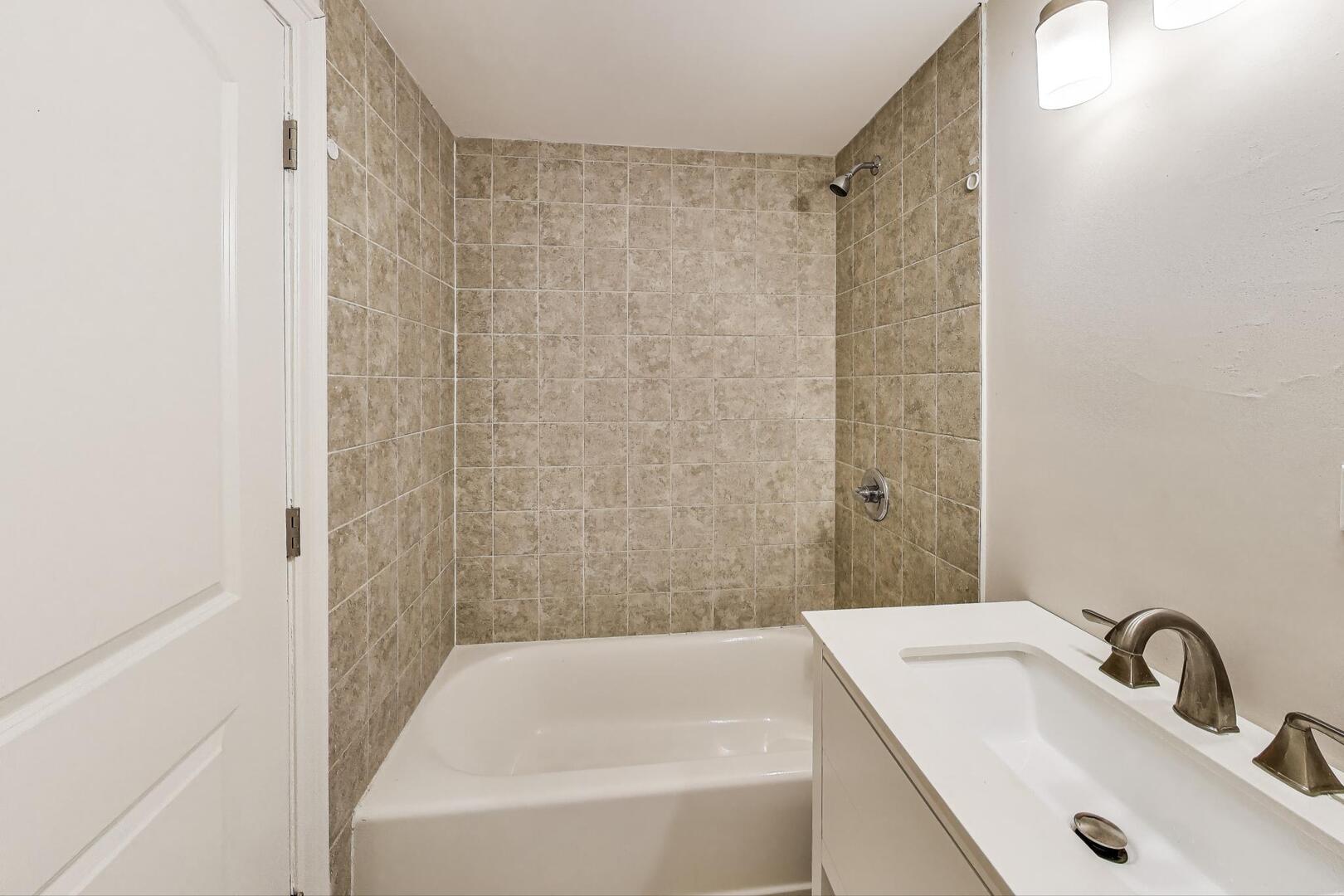 6318 S Greenwood Avenue Unit: 1