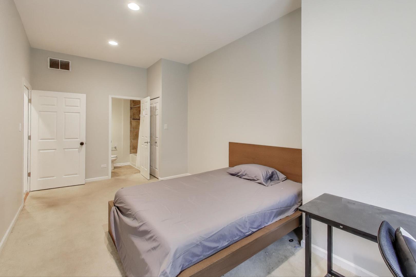 4926 S Drexel Boulevard Unit: C