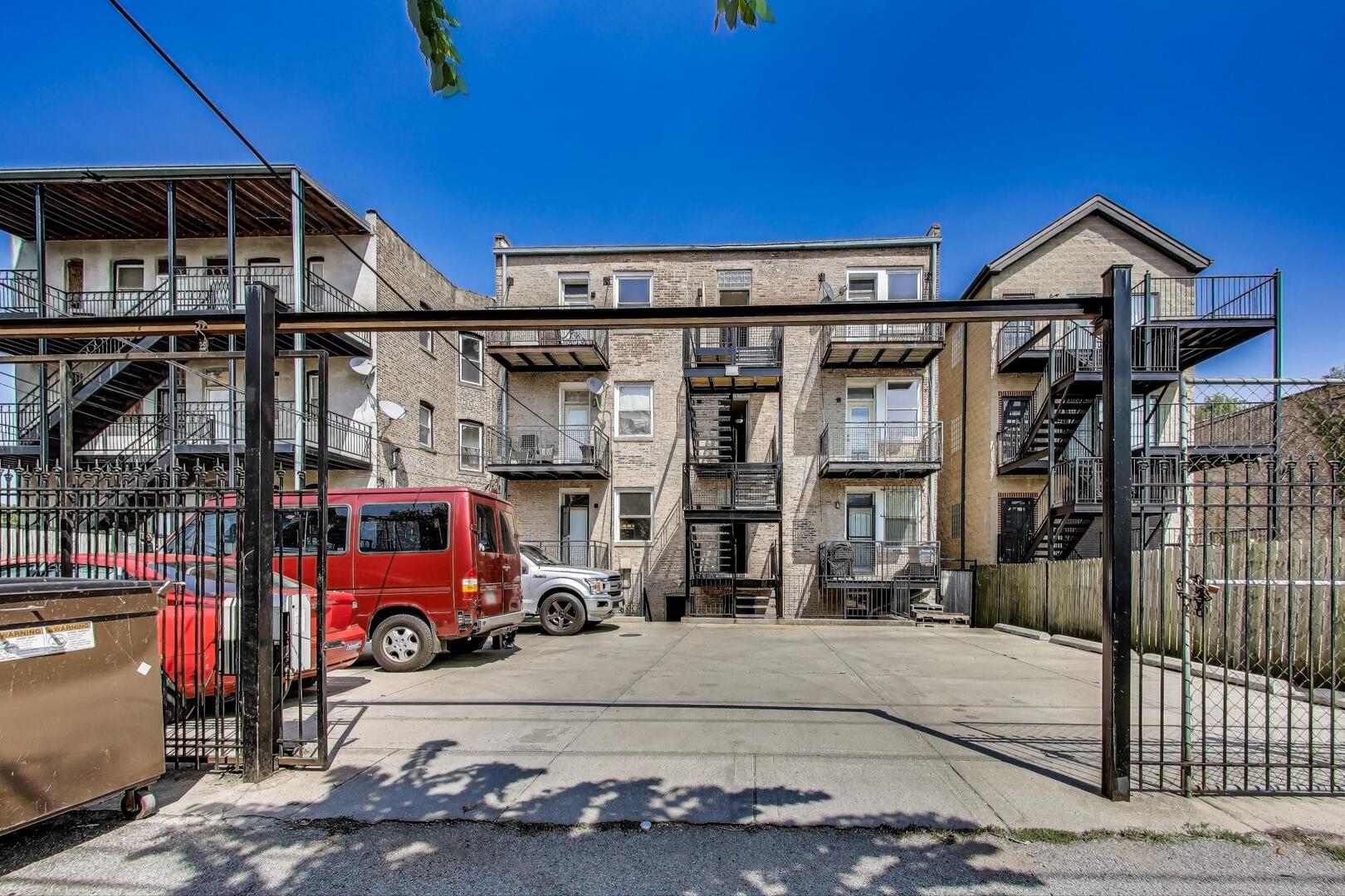 6318 S Greenwood Avenue Unit: 3