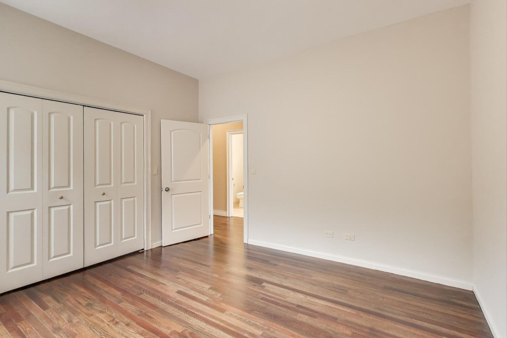 6320 S Greenwood Avenue Unit: 3