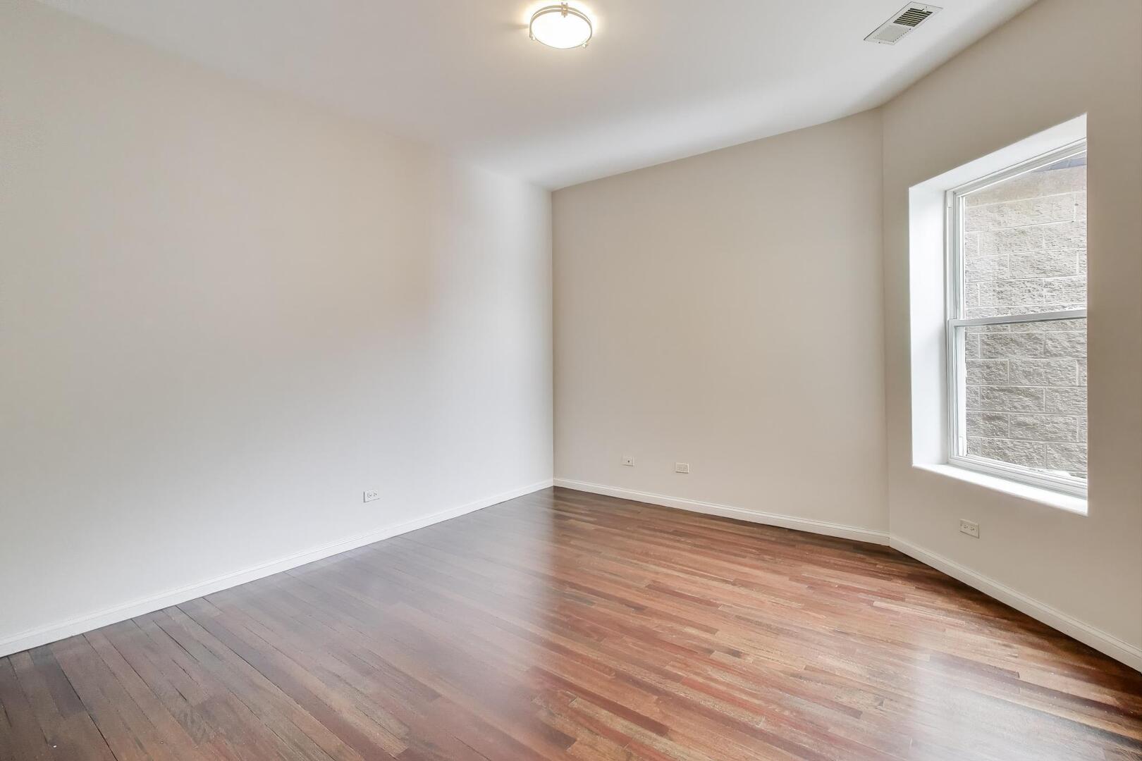 6320 S Greenwood Avenue Unit: 3