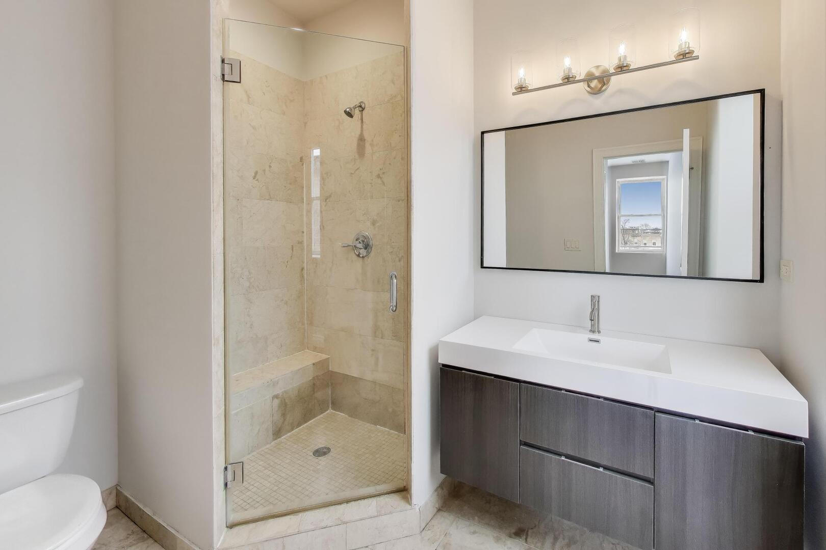 6320 S Greenwood Avenue Unit: 3