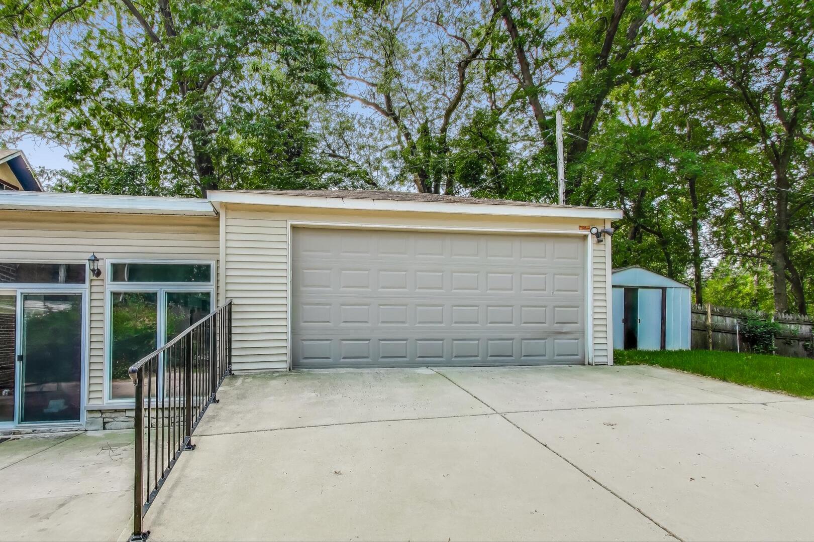 9340 S Vanderpoel Avenue