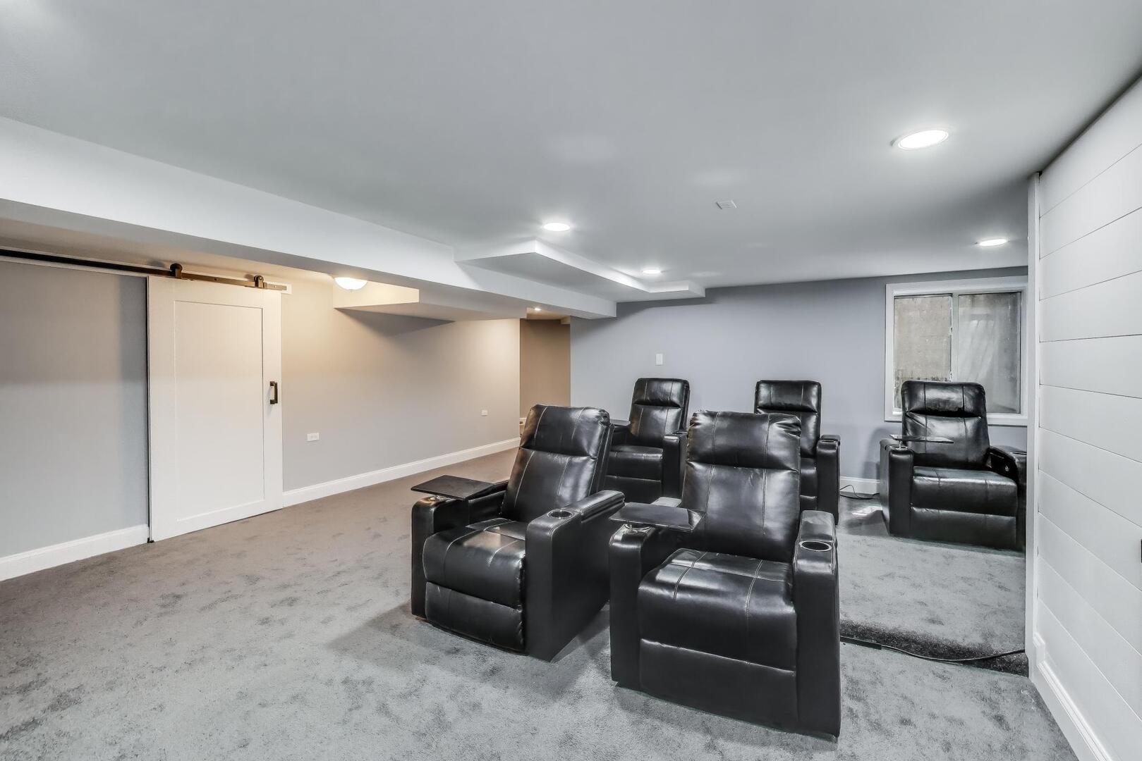 9340 S Vanderpoel Avenue