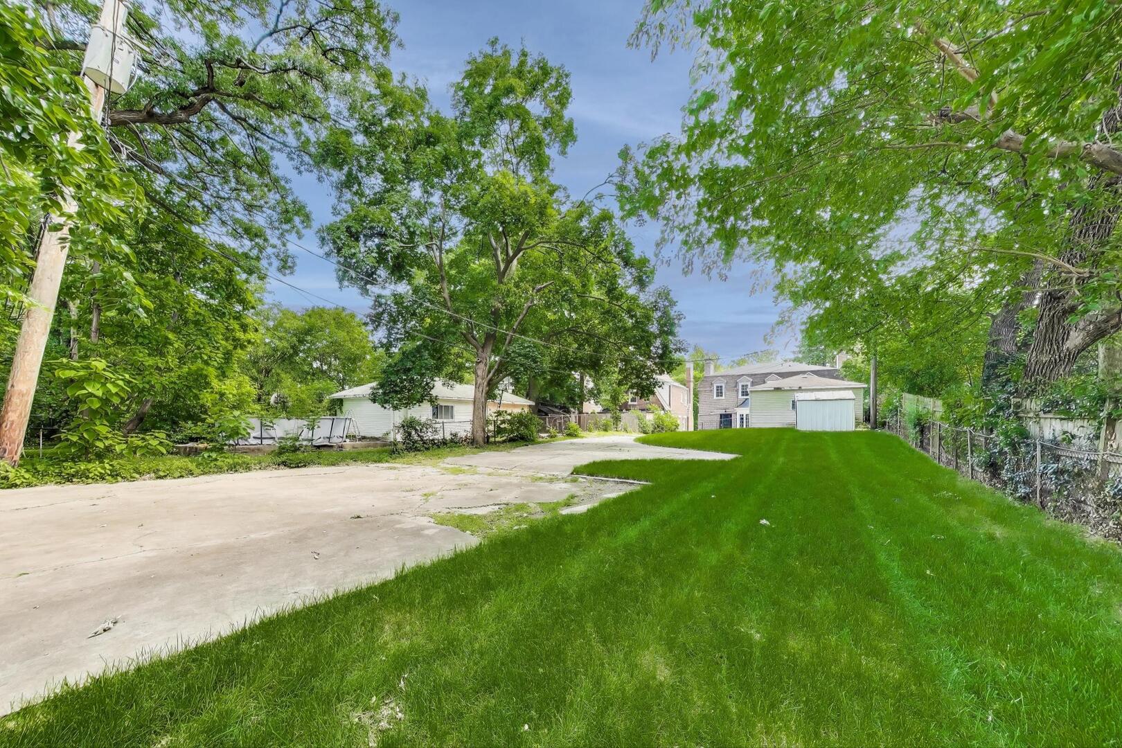 9340 S Vanderpoel Avenue