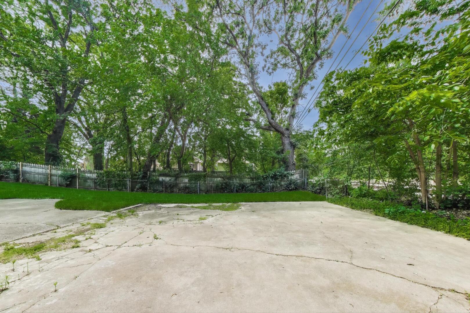 9340 S Vanderpoel Avenue