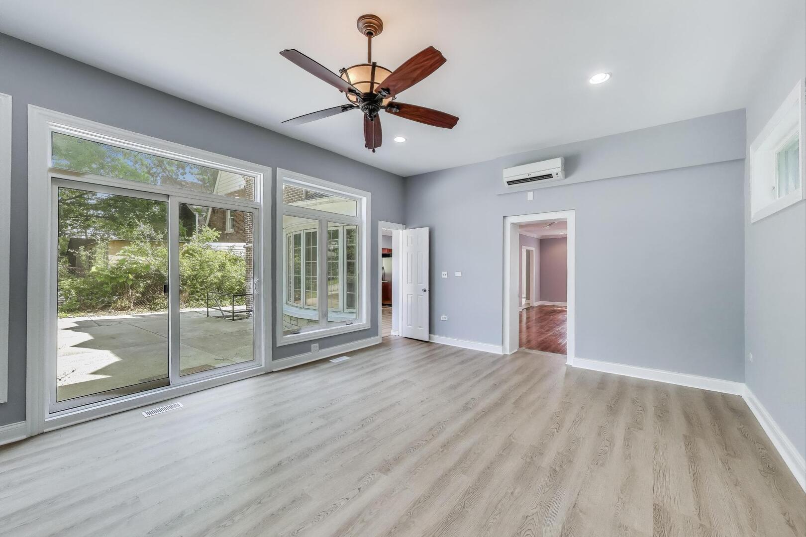 9340 S Vanderpoel Avenue