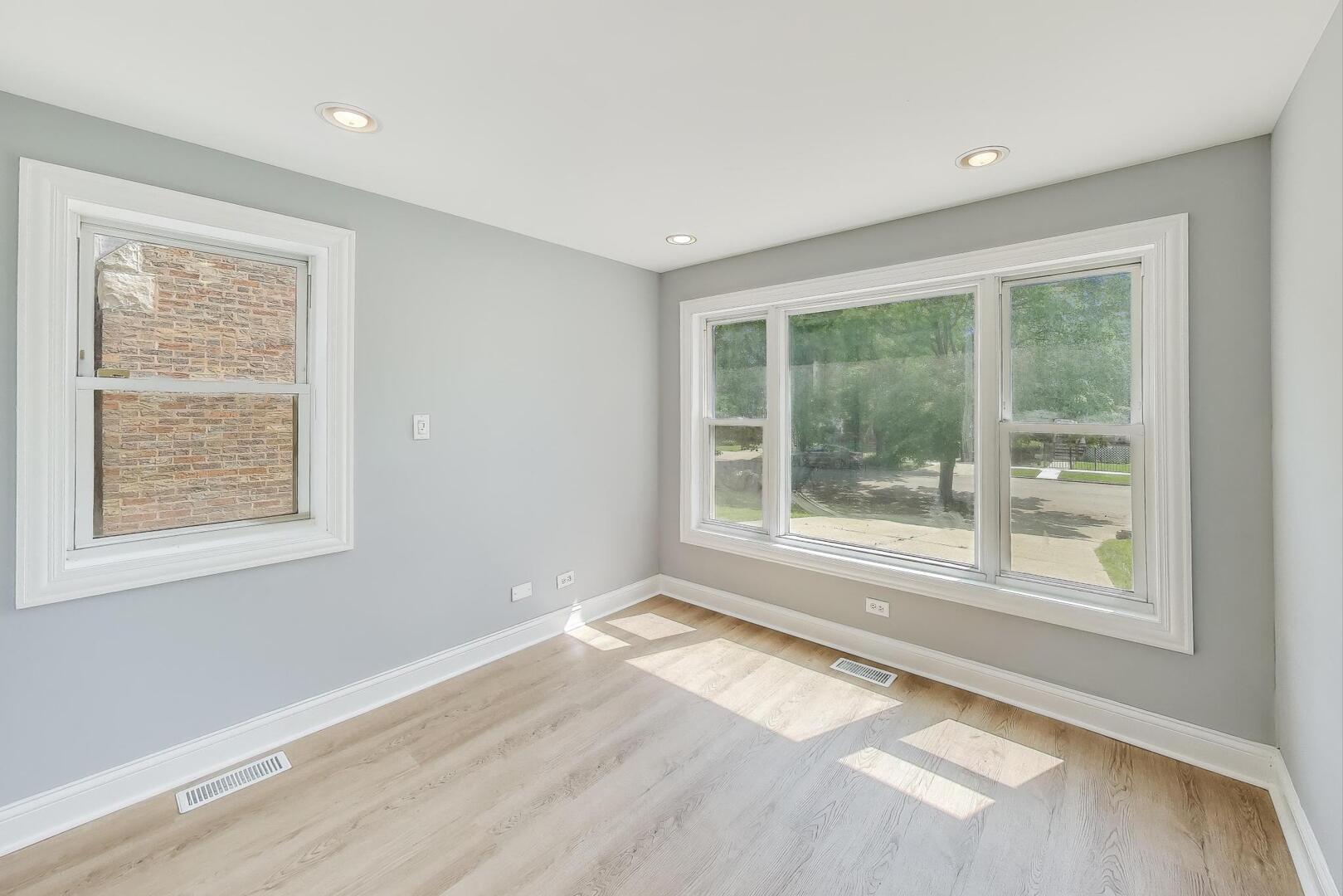 9340 S Vanderpoel Avenue