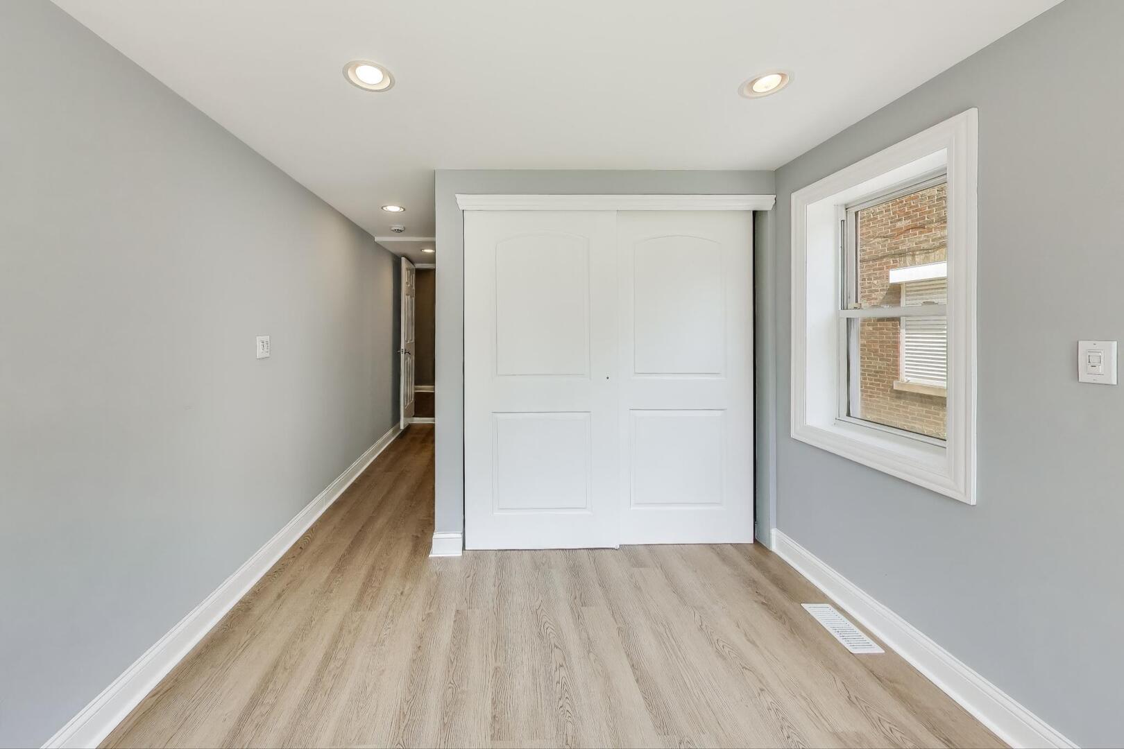 9340 S Vanderpoel Avenue