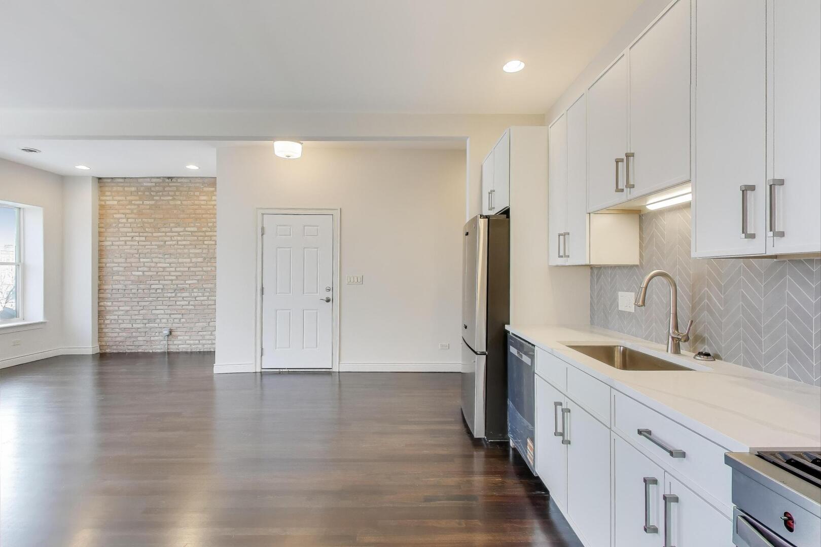 6318 S Greenwood Avenue Unit: 3