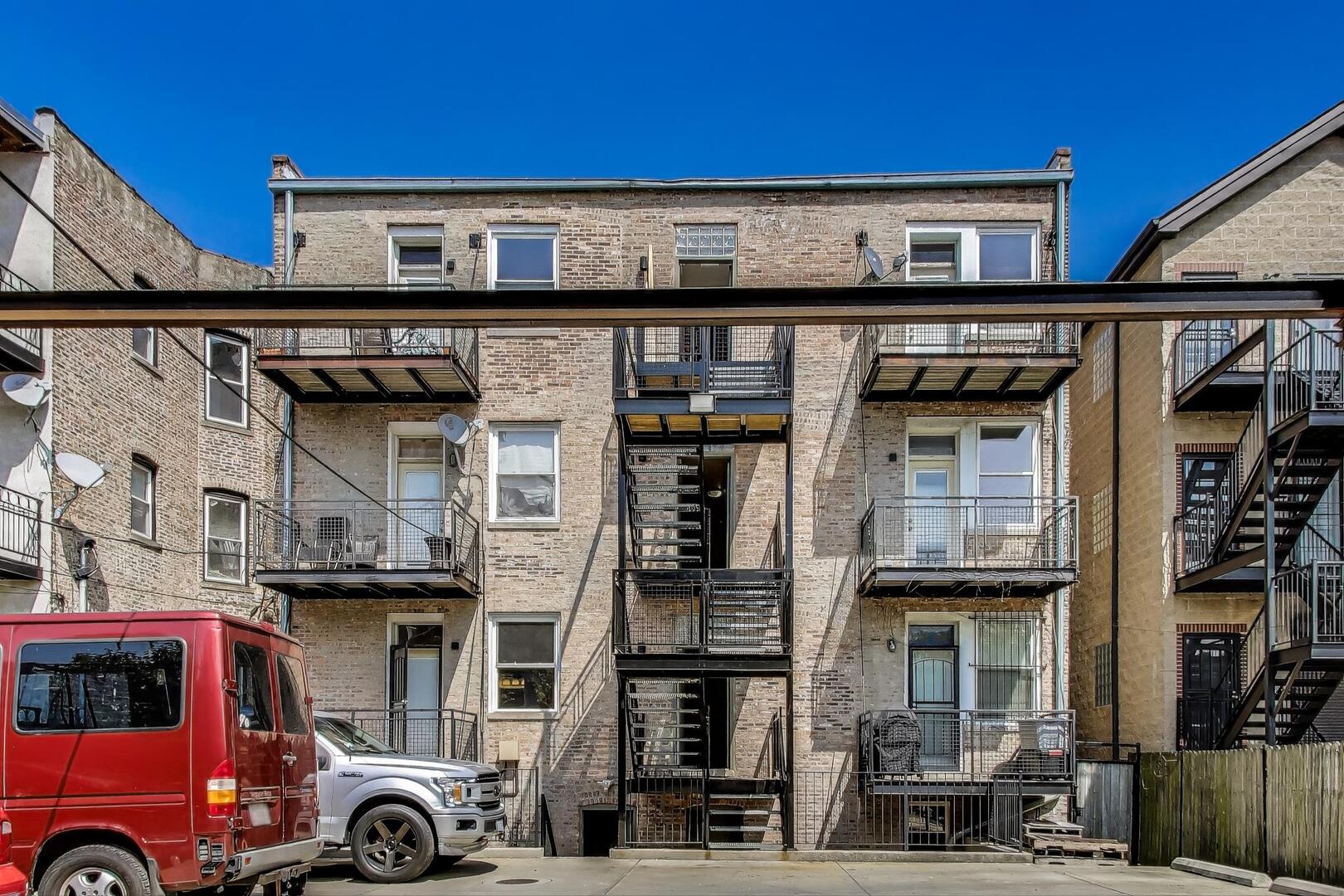 6318 S Greenwood Avenue Unit: 3