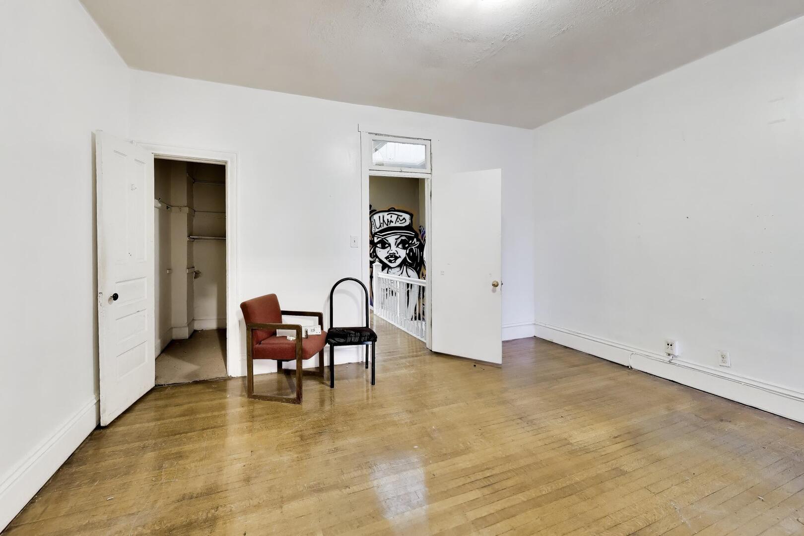 4505 S Indiana Avenue