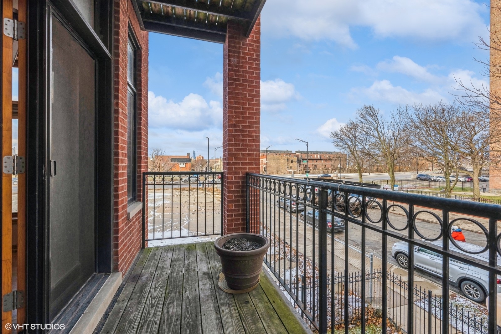 3932 S Lake Park Avenue Unit: 2N