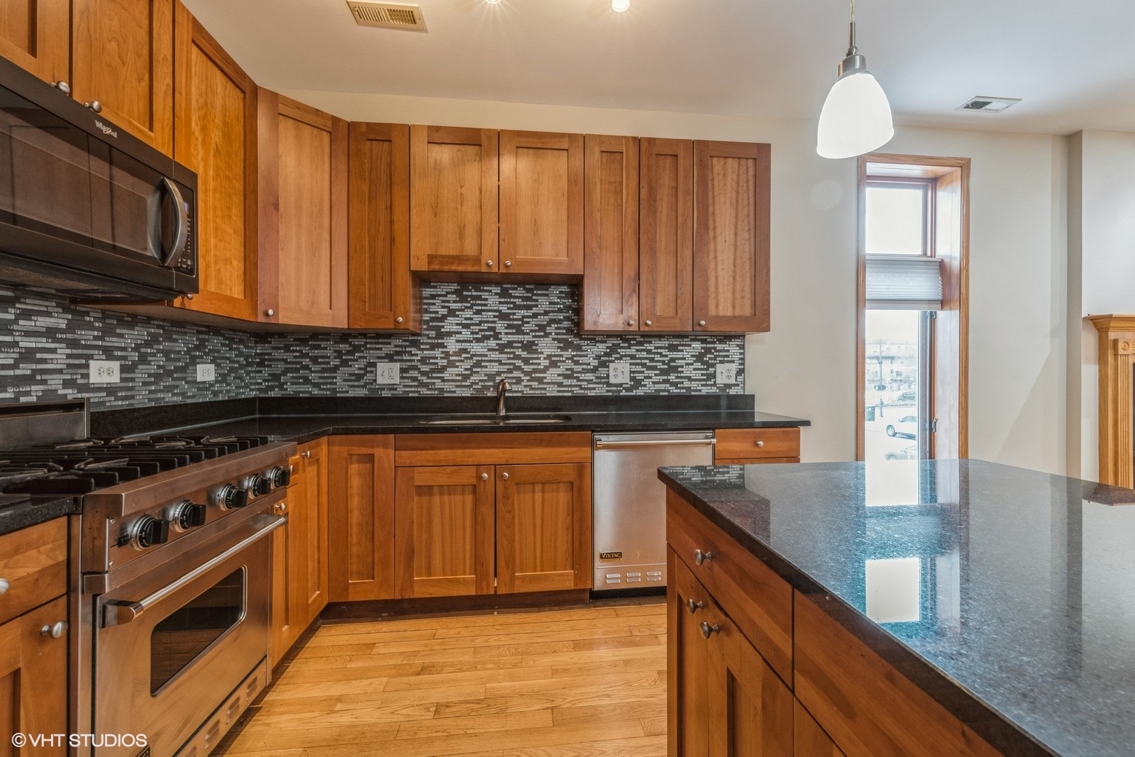 3932 S Lake Park Avenue Unit: 2N