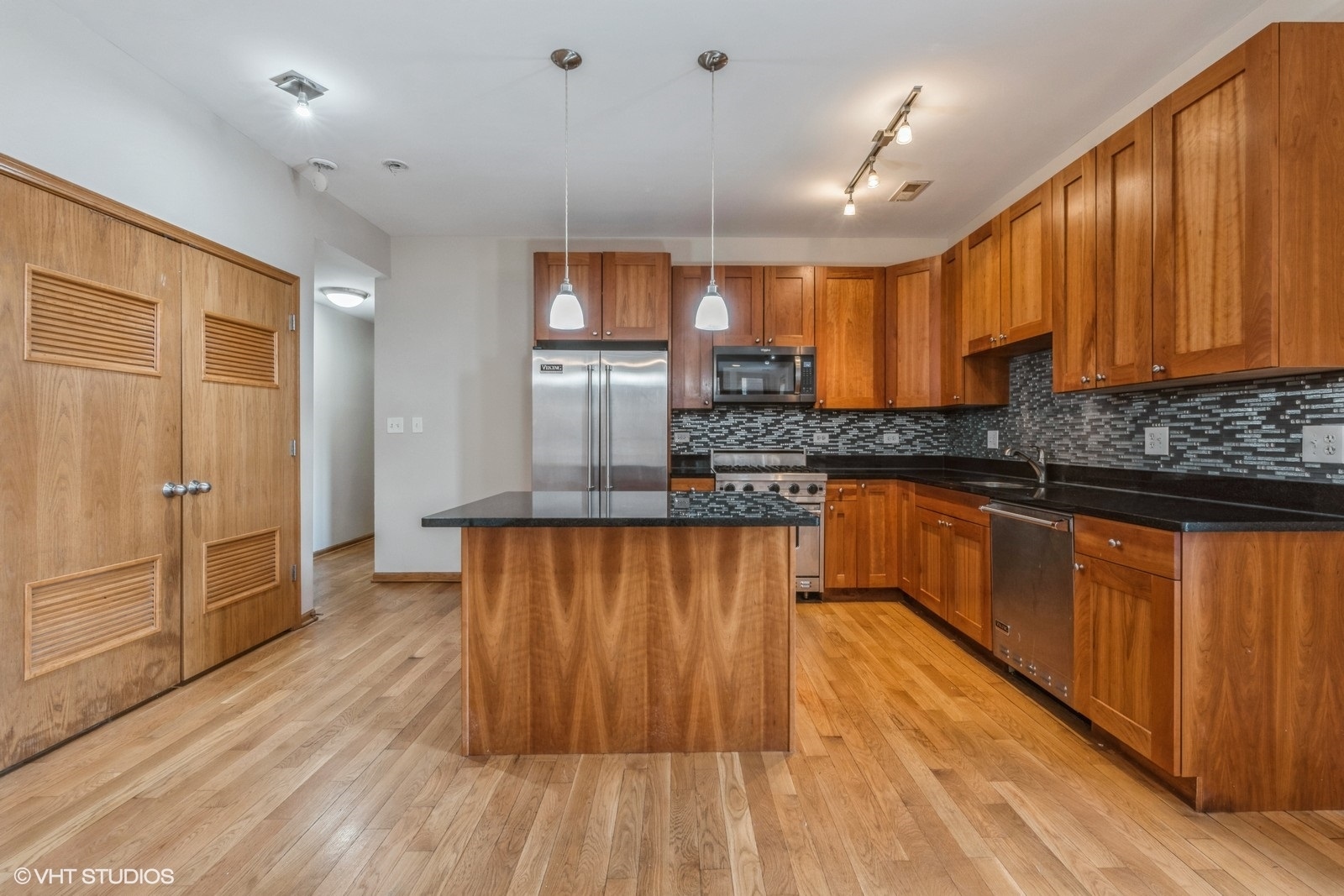 3932 S Lake Park Avenue Unit: 2N