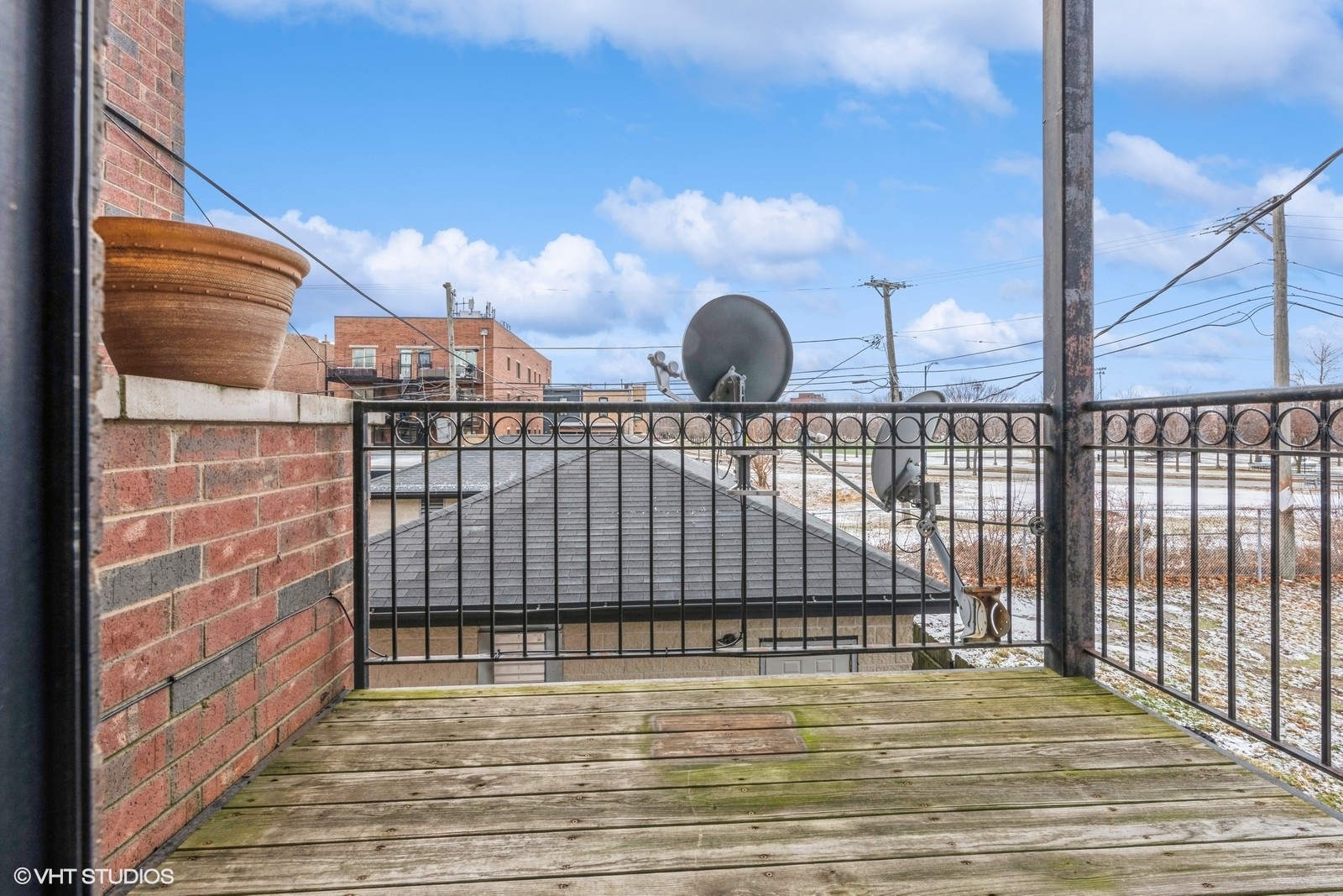 3932 S Lake Park Avenue Unit: 2N