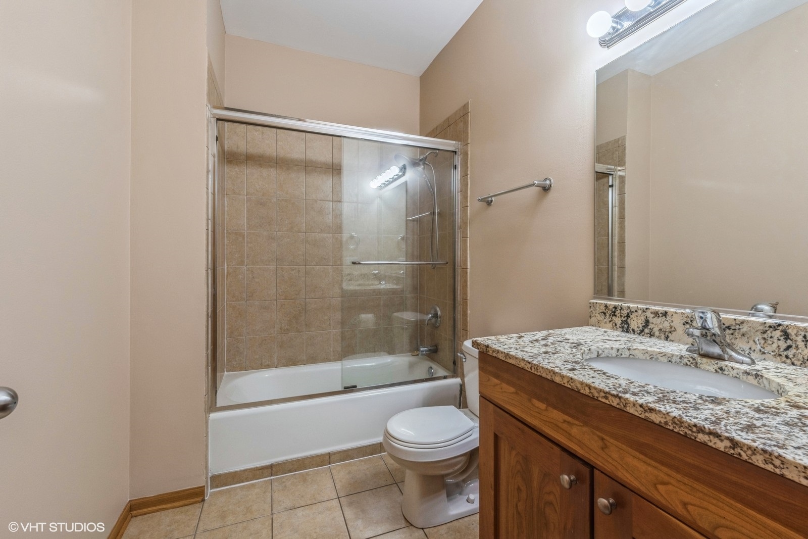 3932 S Lake Park Avenue Unit: 2N