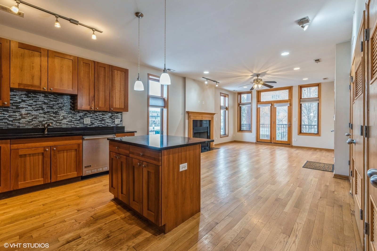 3932 S Lake Park Avenue Unit: 2N