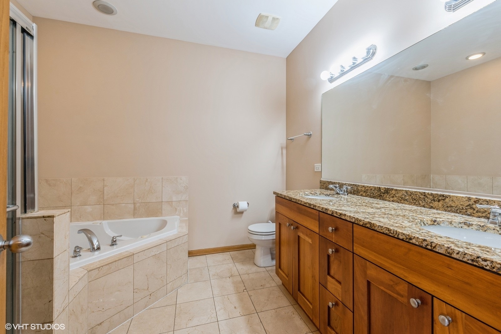 3932 S Lake Park Avenue Unit: 2N