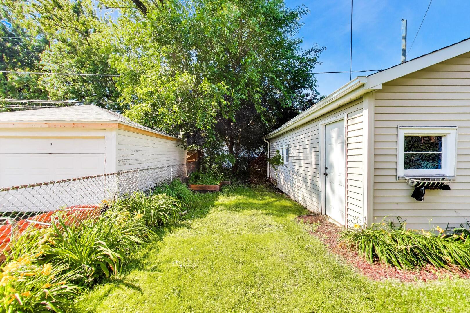 2923 W 97th Street