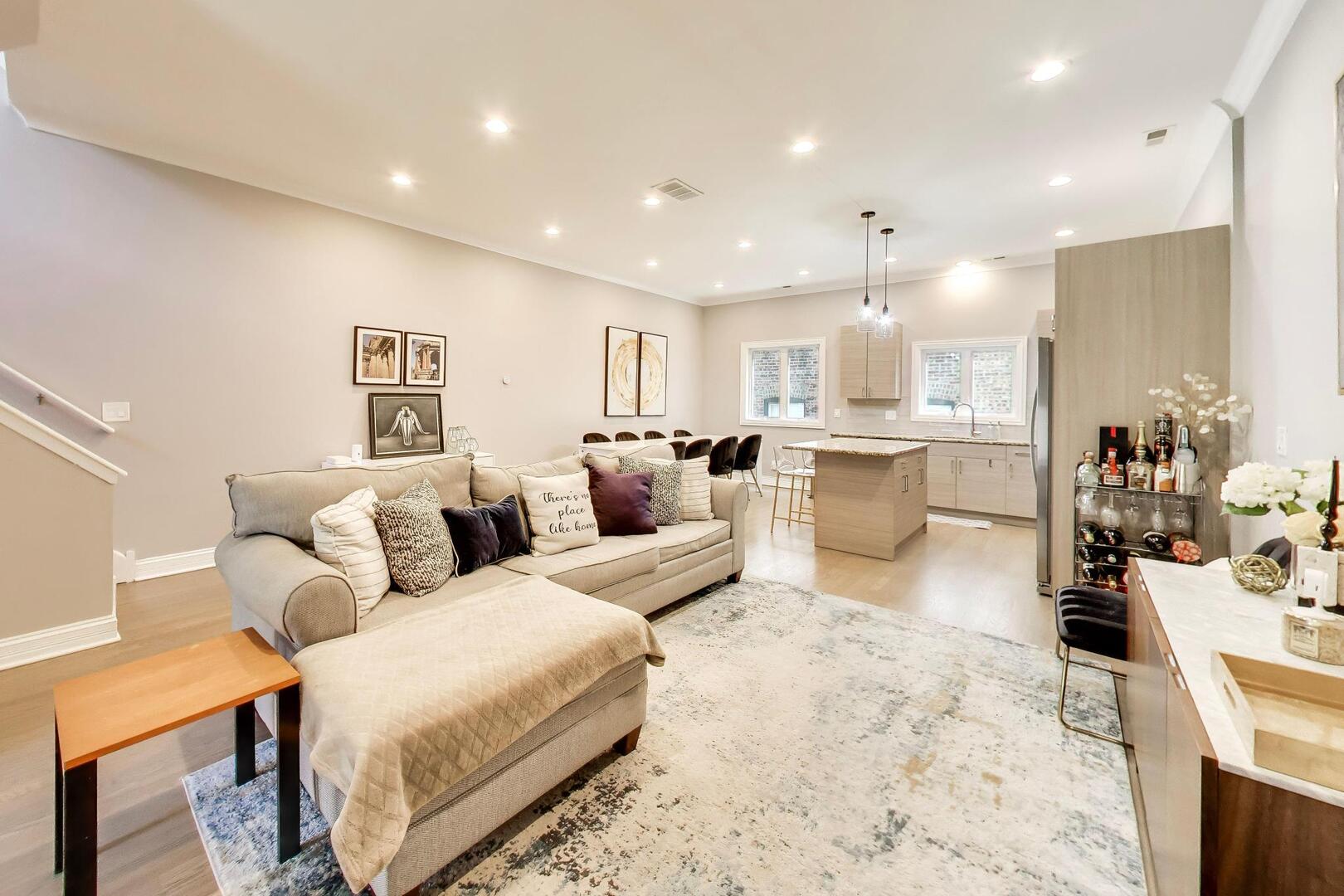 5210 S King Drive Unit: C