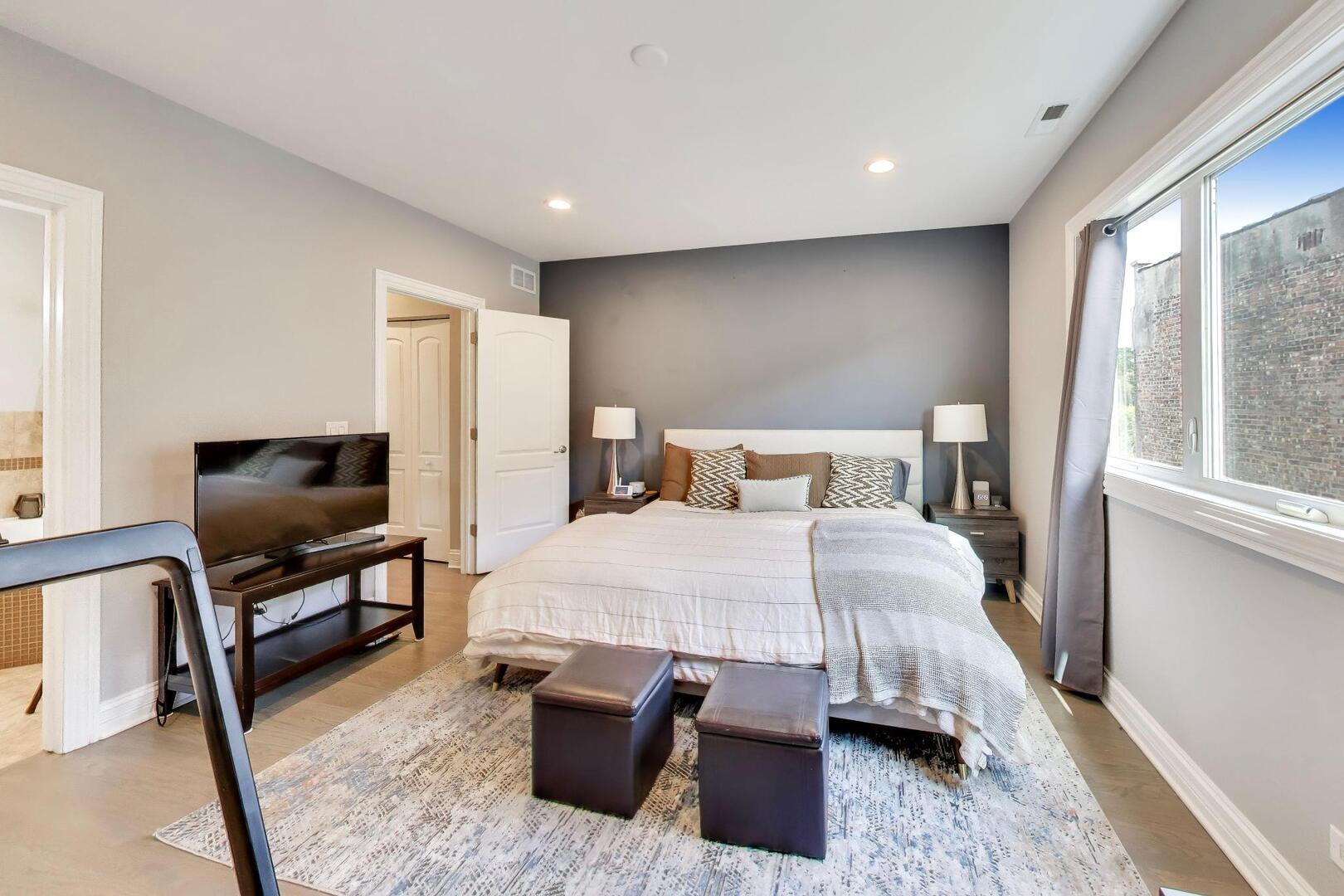 5210 S King Drive Unit: C