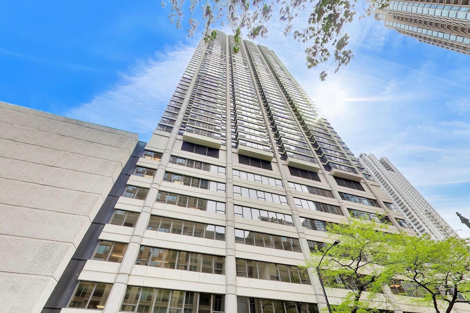 30 E Huron Street Unit: 4007
