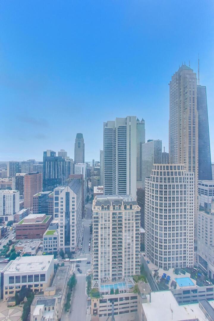 30 E Huron Street Unit: 4007