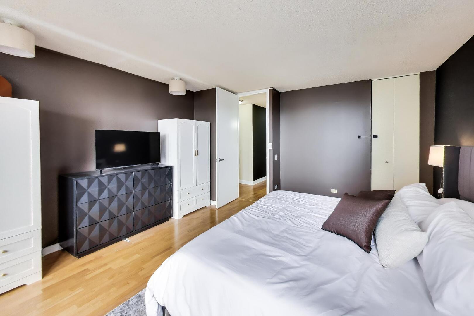 30 E Huron Street Unit: 4007