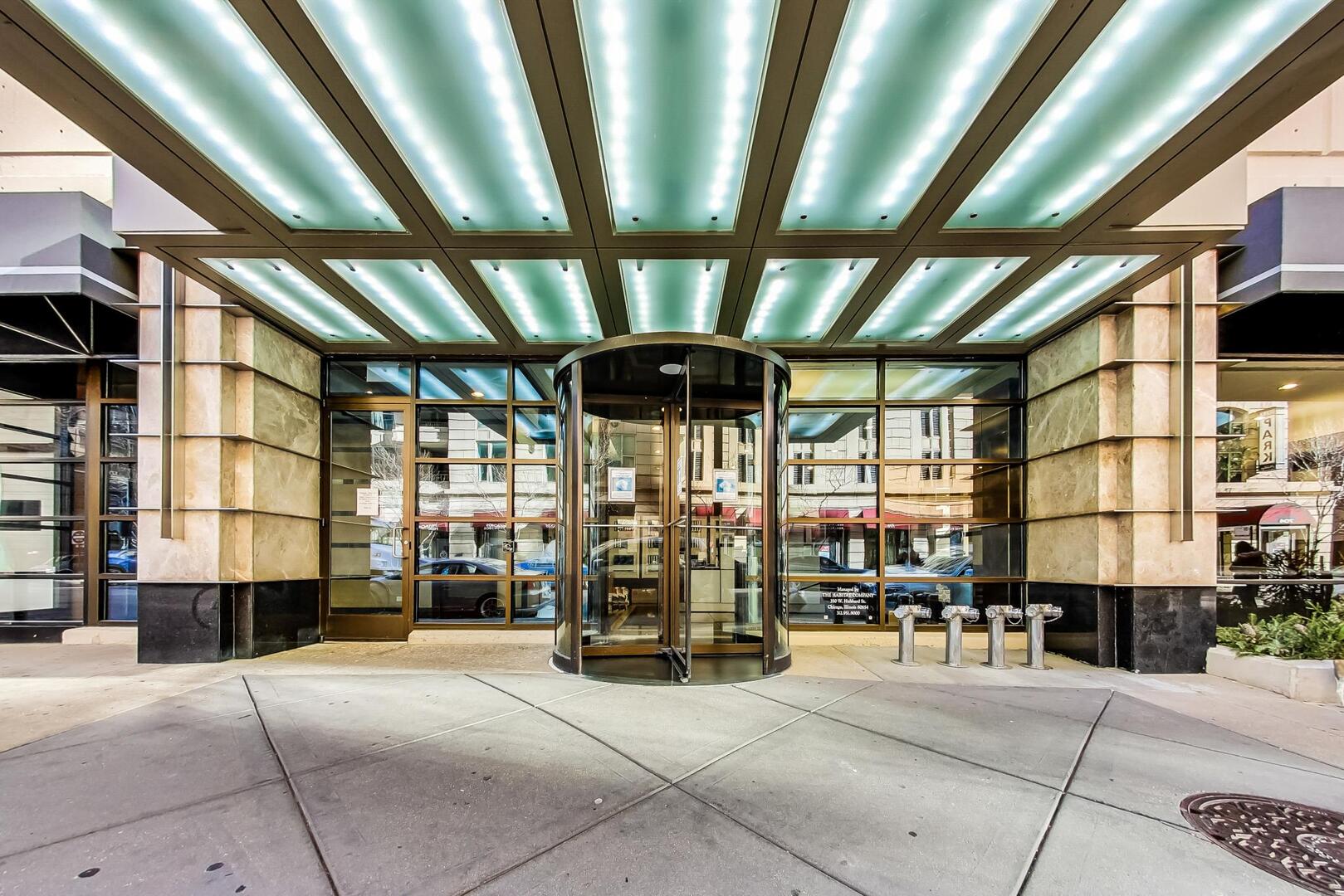 30 E Huron Street Unit: 4008