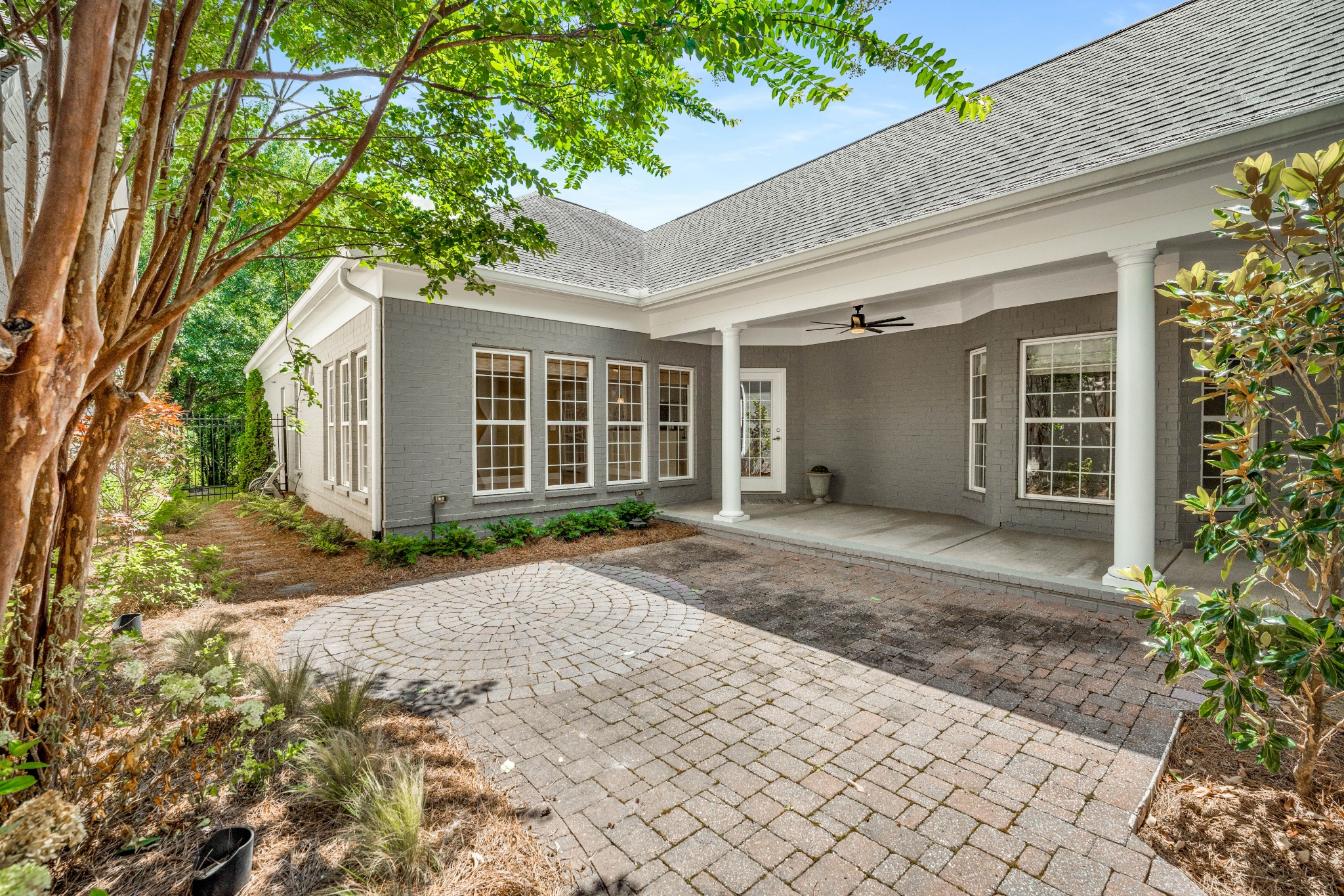 686 Pebble Springs Dr