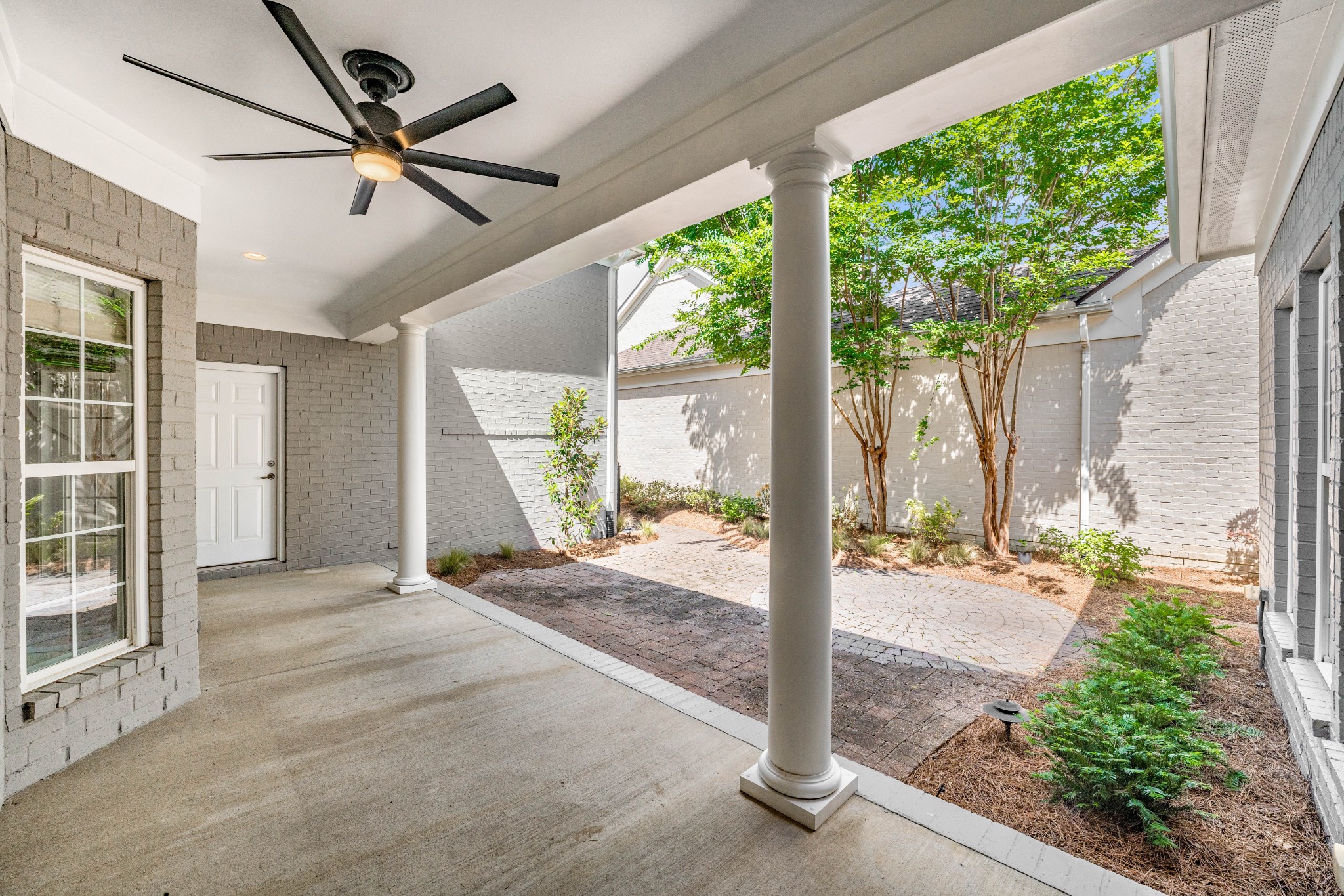 686 Pebble Springs Dr