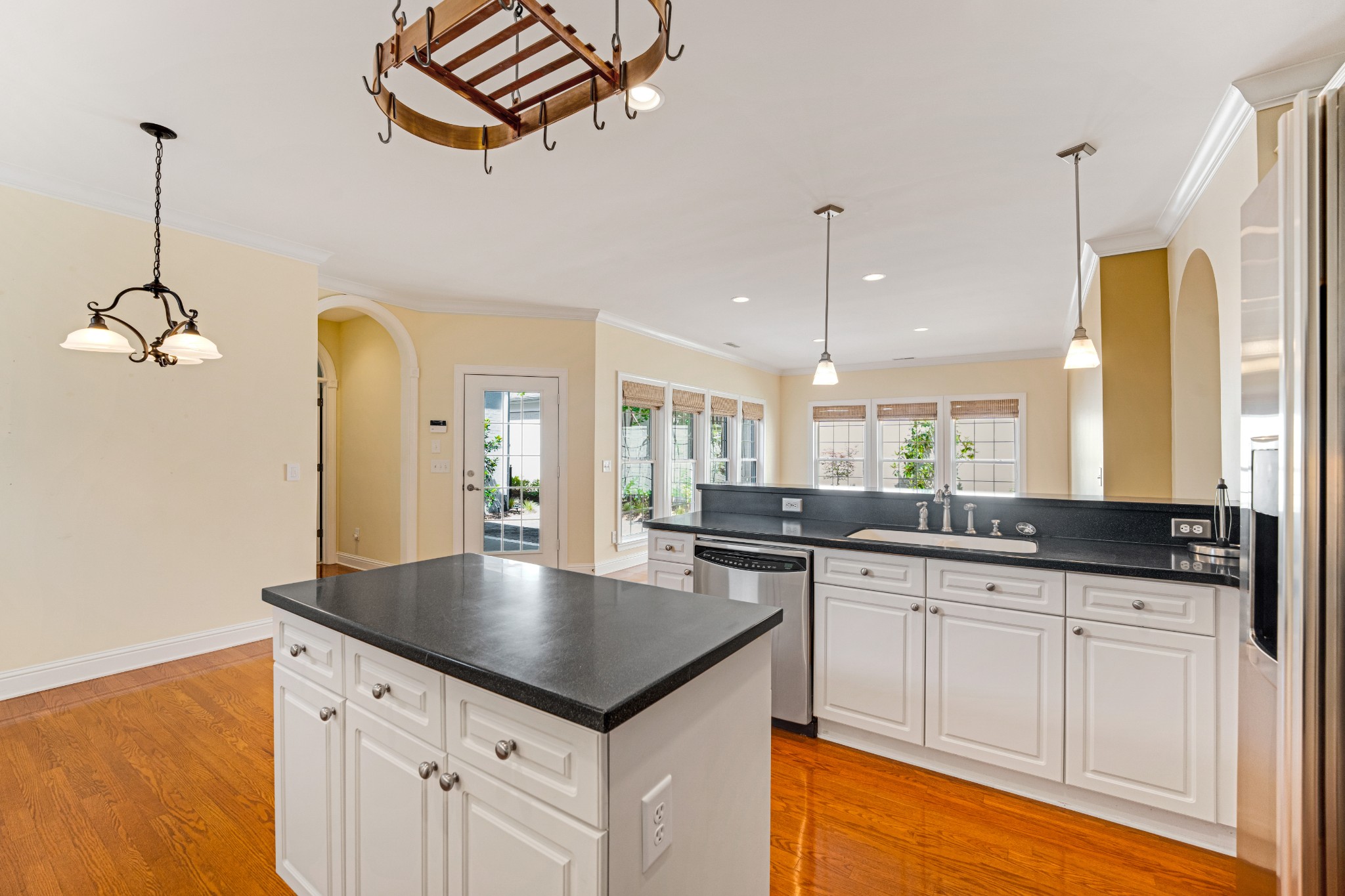 686 Pebble Springs Dr