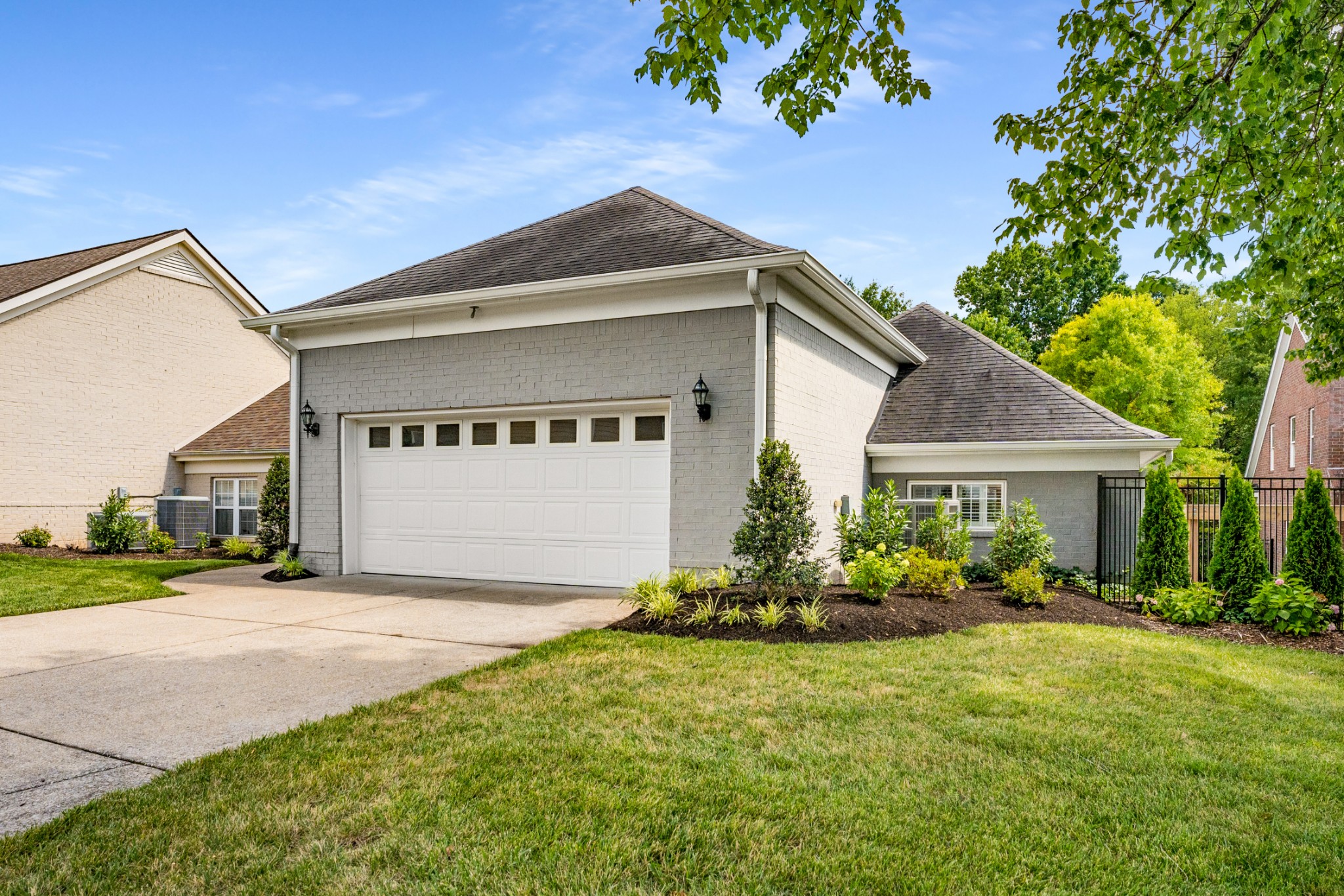 686 Pebble Springs Dr
